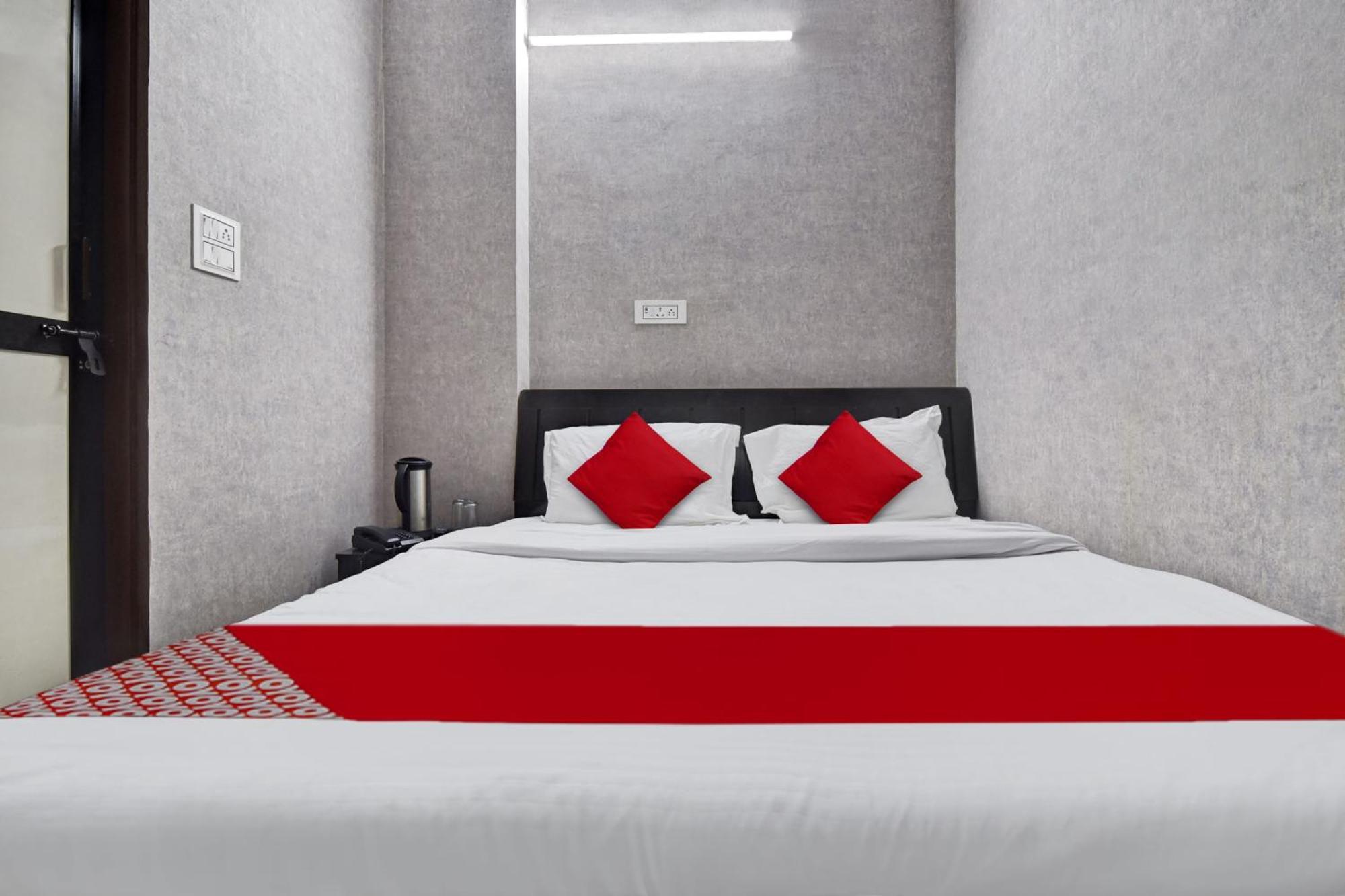 Hotel O Pari Residency 4*